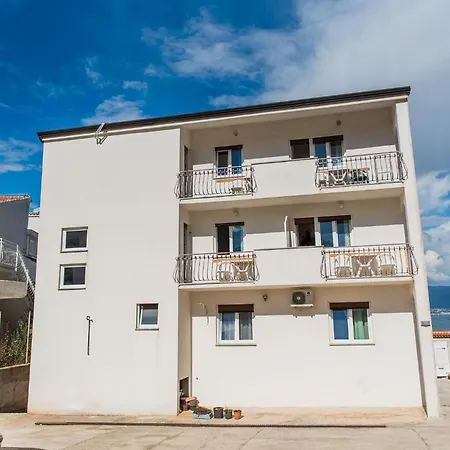 1 Bedroom Front In דירה *